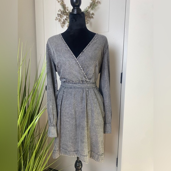 Who What Wear | Distressed-Gray Faux Wrap Dress 🌫️🤍 - Picture 1 of 5